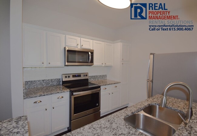Building Photo - Stunning 3rd floor beautiful & modern condo just $1495/mo! Washer/dryer included!