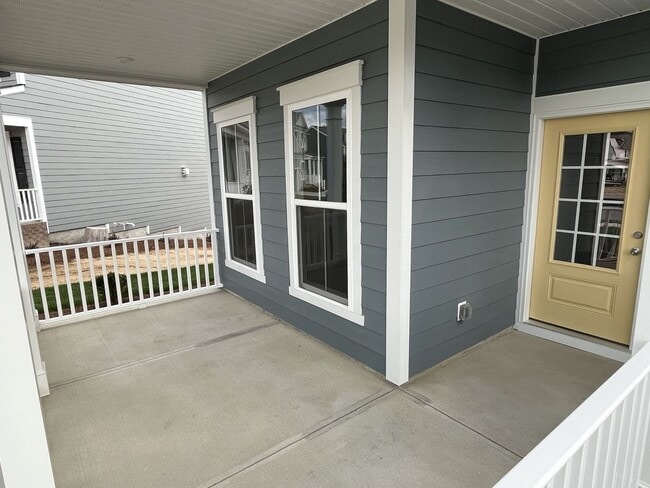 Building Photo - Large, Newer 4 Bedroom + Office and Loft i...