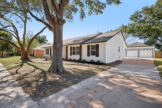 Building Photo - 15322 Torry Pines Rd