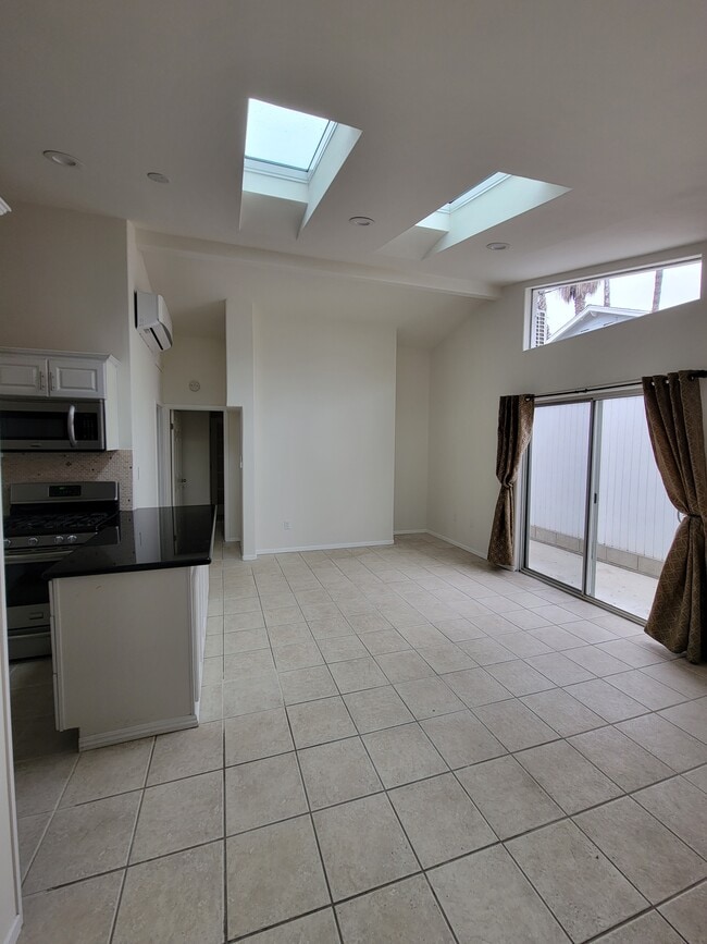 Building Photo - 5011 Lockhaven Ave