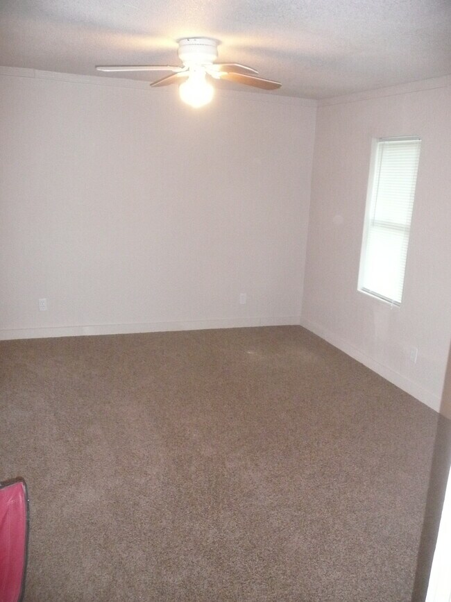 Foto del edificio - 8512 Raymond Ave