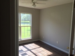 Foto del edificio - 100 Leighton Dr