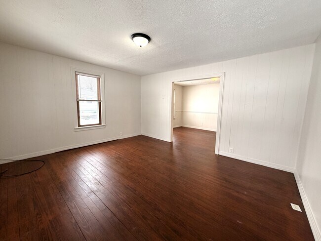 Foto del edificio - 988 N Maple St