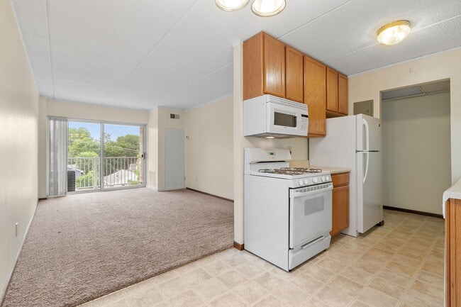 Building Photo - River Bluff Apartments