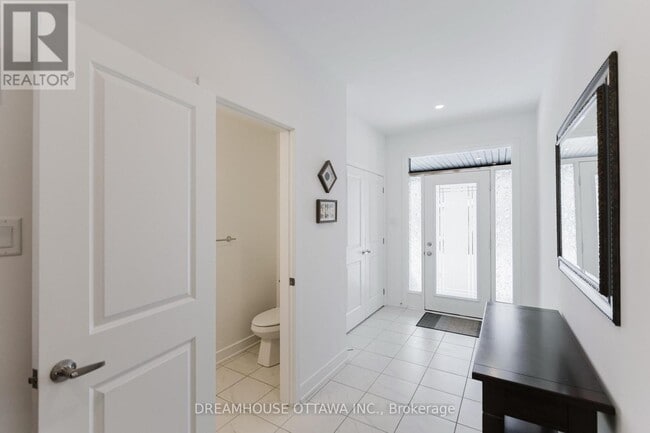 Building Photo - 257 Finsbury Ave