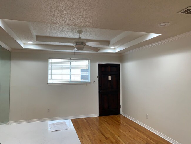 Building Photo - 2855 St Charles Ave