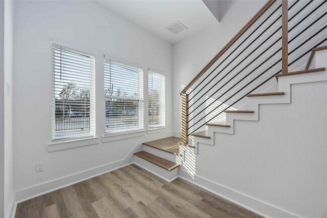 Foto del edificio - 4533 Larkspur St