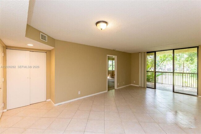 Foto del edificio - 5721 Riverside Dr
