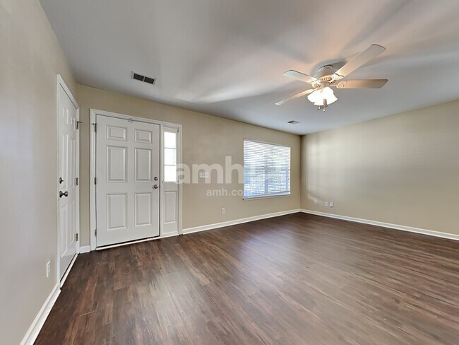 Foto del edificio - 9001 Greenbriar Dr