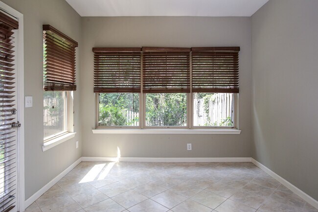 Foto del edificio - 1731 Ridenour Pkwy NW