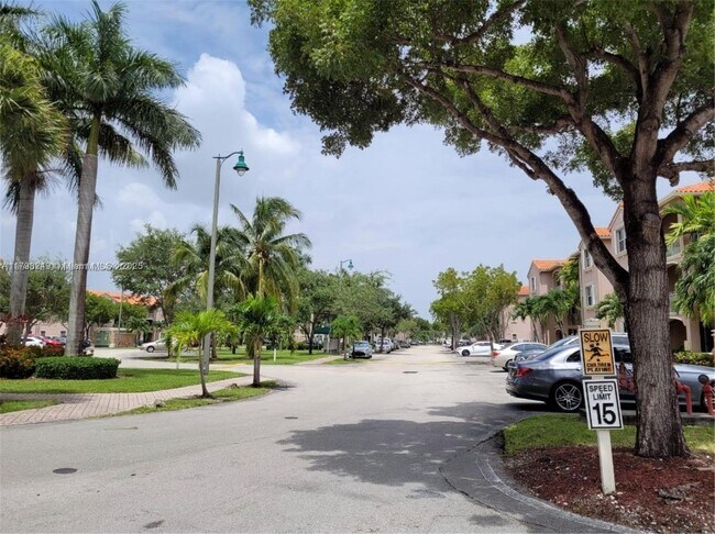 Foto del edificio - 6630 NW 114th Ave