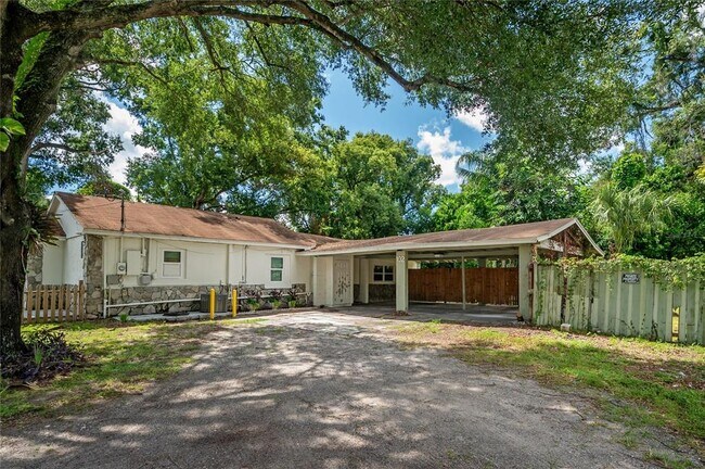 Foto del edificio - 2307 E Osborne Ave