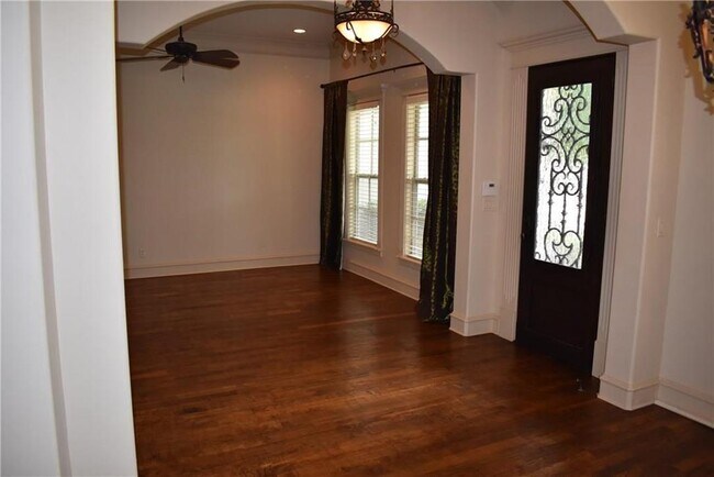 Building Photo - 1625 Fountain Pass Dr
