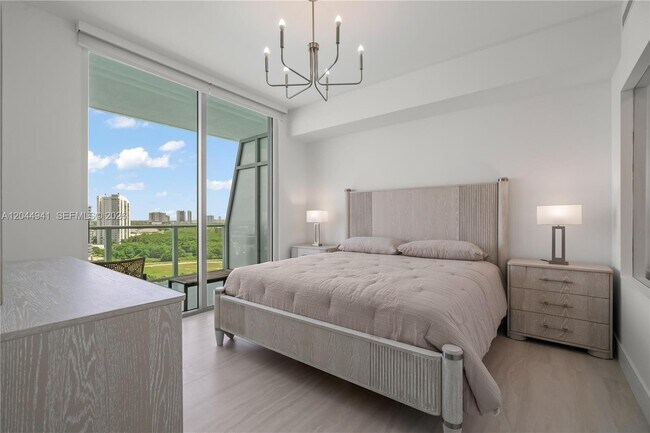 Foto del edificio - 2411 Laguna Cir