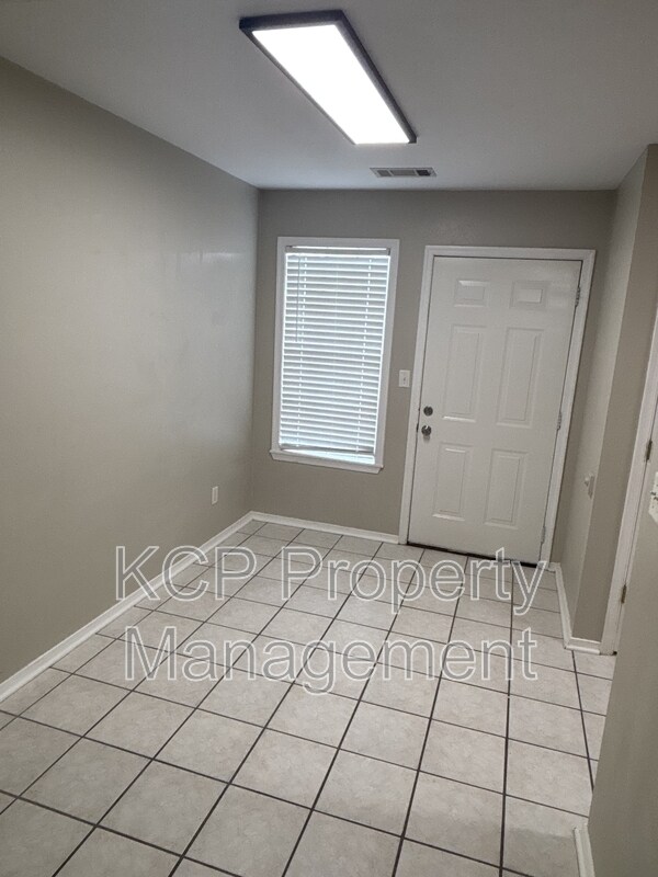 Foto del edificio - 1115 Farley Cir