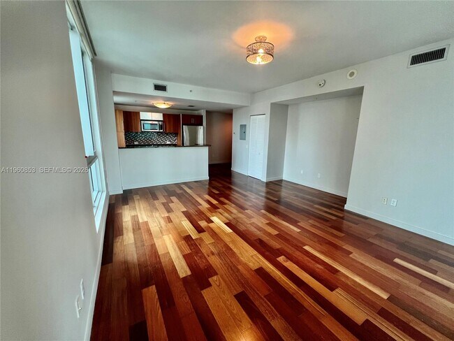 Foto del edificio - 300 S Biscayne Blvd