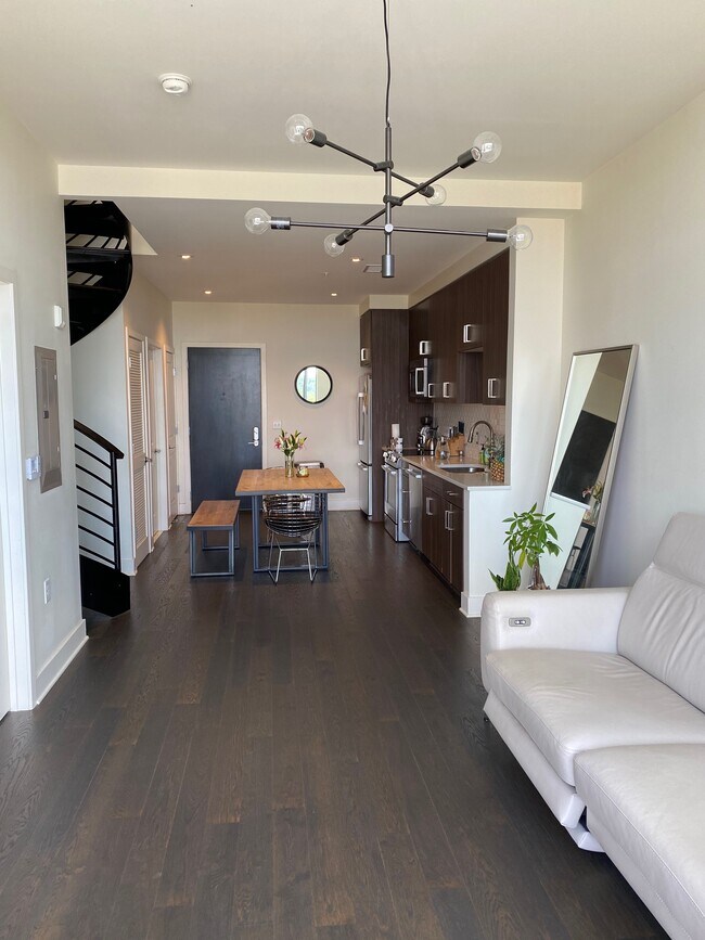 Open light-filled floor plan - 2550 17th St NW