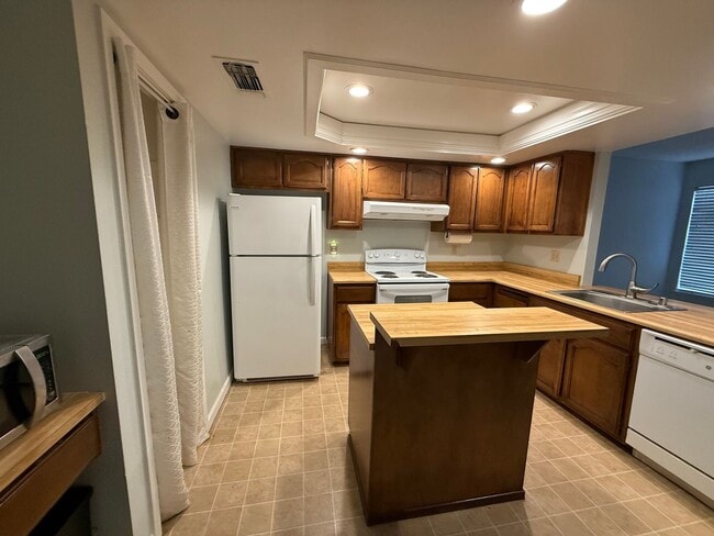 Building Photo - 2526 Lagoon Ln