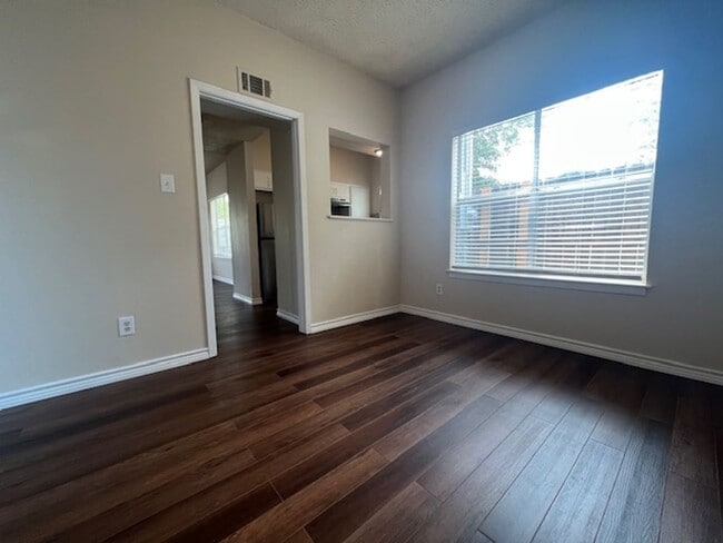 Foto del edificio - 101-103 Hughson Ct