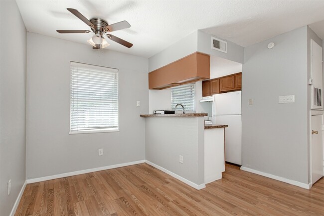 Building Photo - 1901 N Fitzhugh Ave