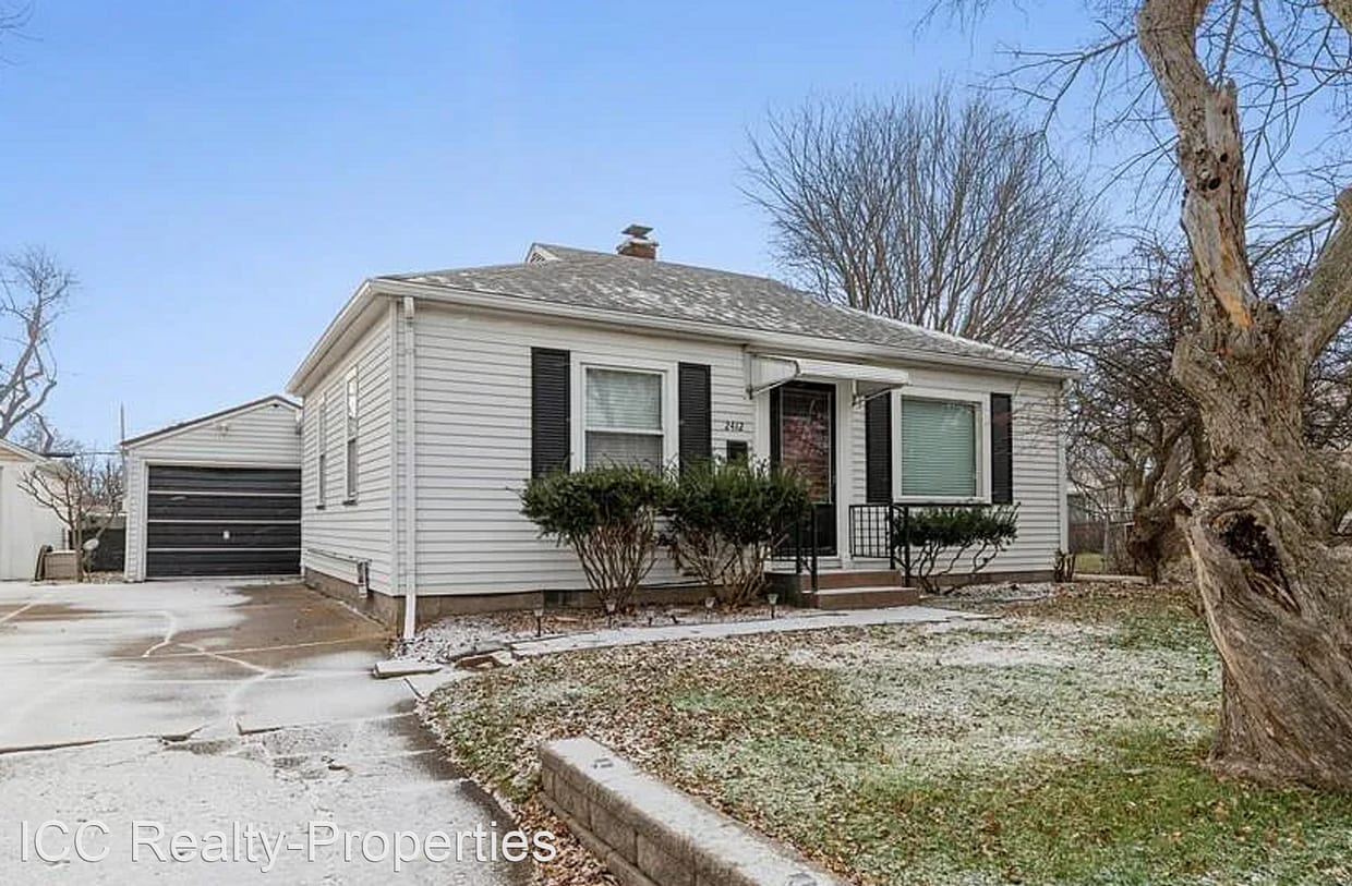 Primary Photo - 2 br, 1 bath House - 2412 32nd Ave