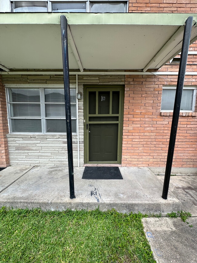 Building Photo - 3834 Glen Arbor Dr