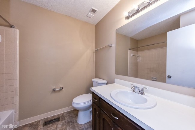 Building Photo - 3 br, 2 bath House - 933 Edwards Lake Road