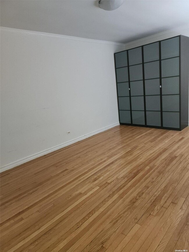 Building Photo - 111-45 76th Dr