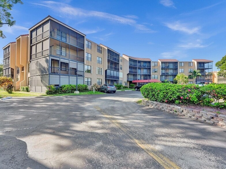 Photo - 3900 N Hills Dr
