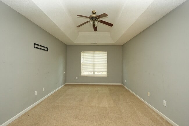 Building Photo - A large spacious home in Charlotte - Pet f...