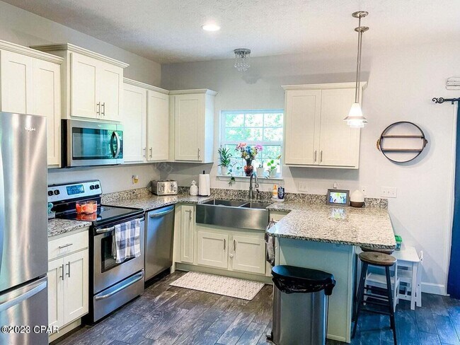 Foto del edificio - 2417 Causeway Manor Ct