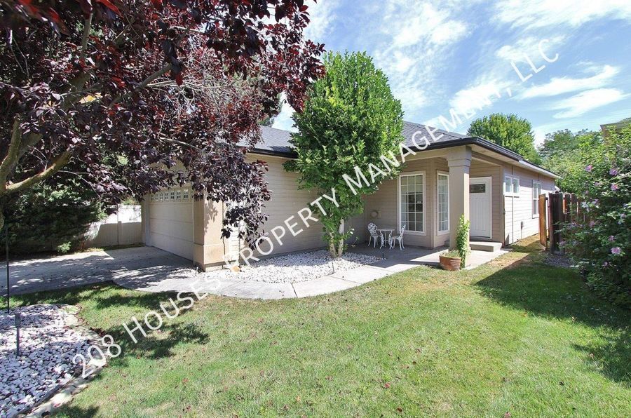 Primary Photo - Immaculate Single-Level Home