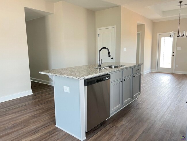 Building Photo - 202 Red Tail Cir