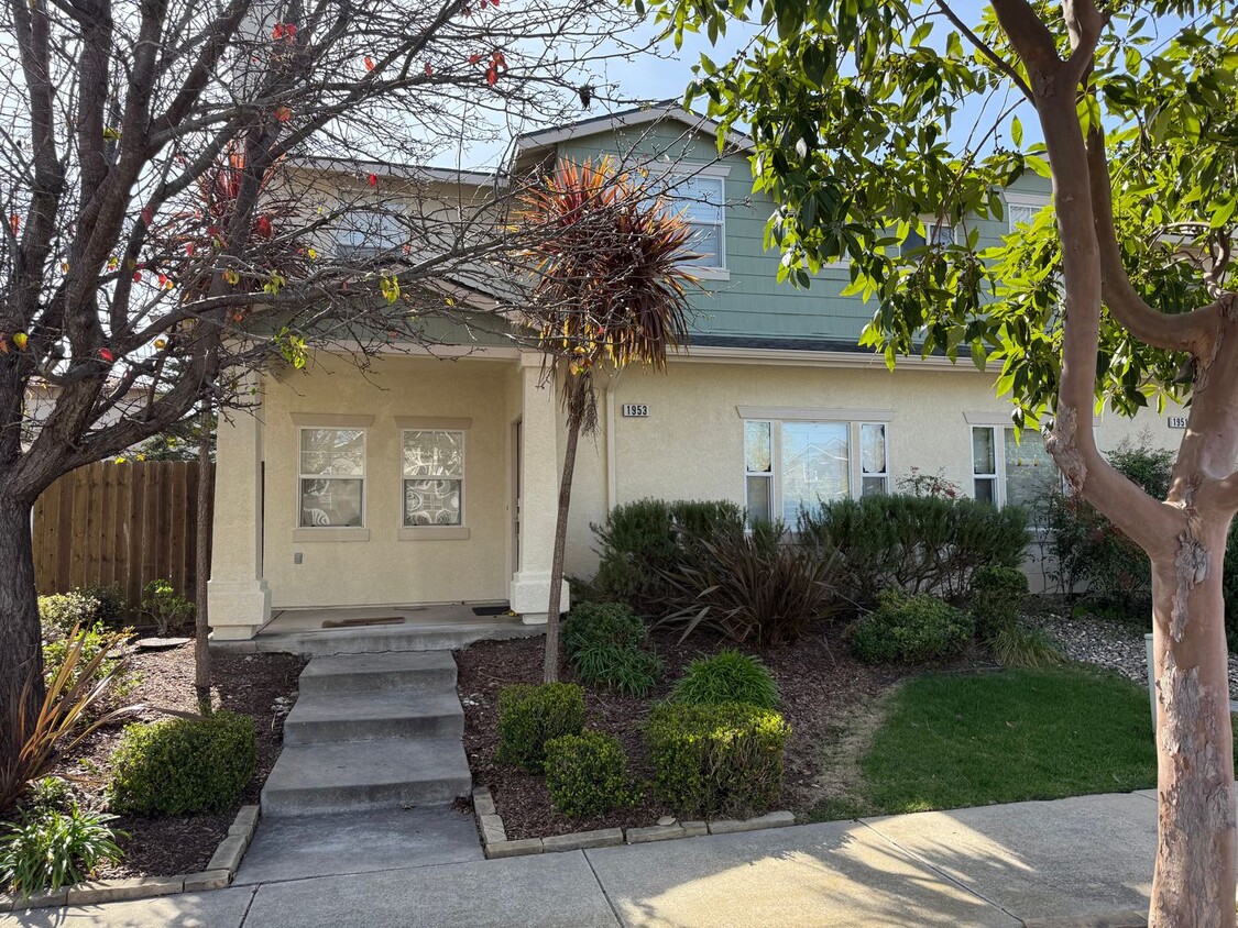 Foto principal - AVAILABLE JULY - Beautiful 2 Story SLO Hom...