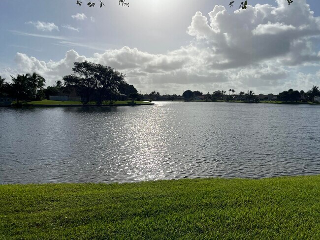 Foto del edificio - 7740 Stone Harbour Dr