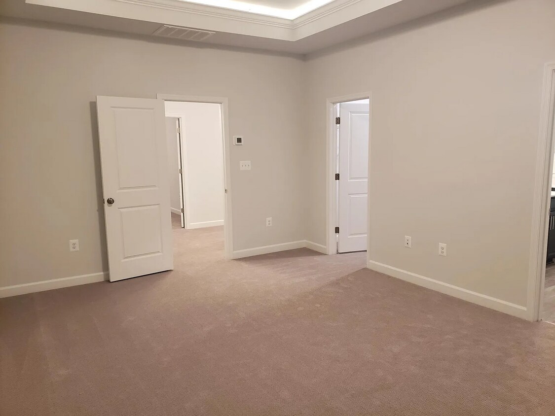 Building Photo - 8102 Side Spg Ter