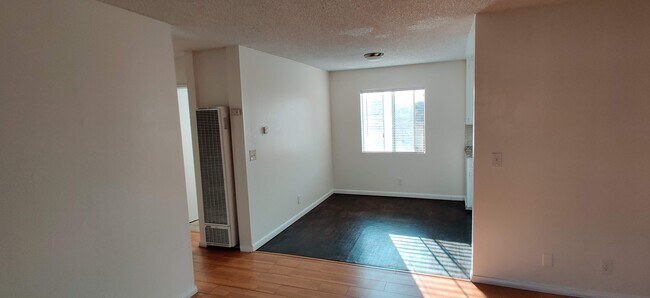 Building Photo - 4213 Lockwood Ave
