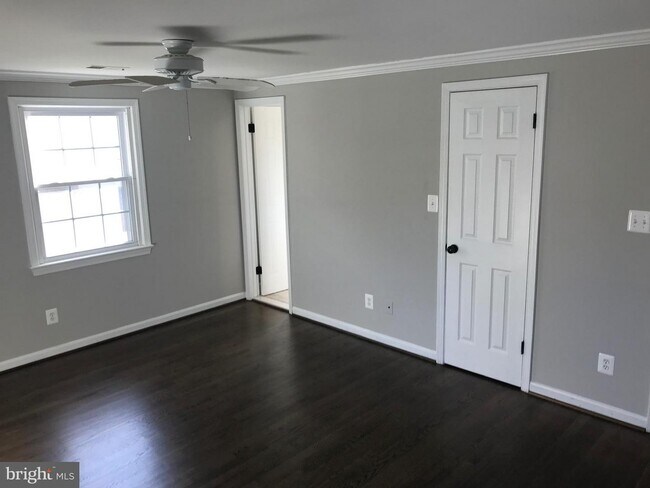 Building Photo - 1413 Fallsmead Way