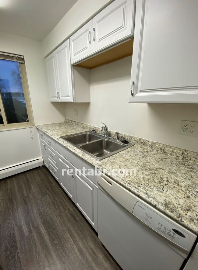 Building Photo - Remodeled Townhome IN Wheat Ridge-Availabl...