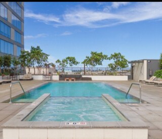 Pool Spa - 1009 Kapiolani Blvd