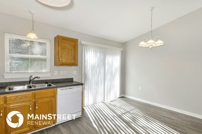 Building Photo - 839 Memory Ln