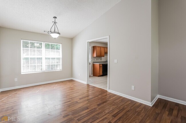 Foto del edificio - 63 Mineral Springs Ln