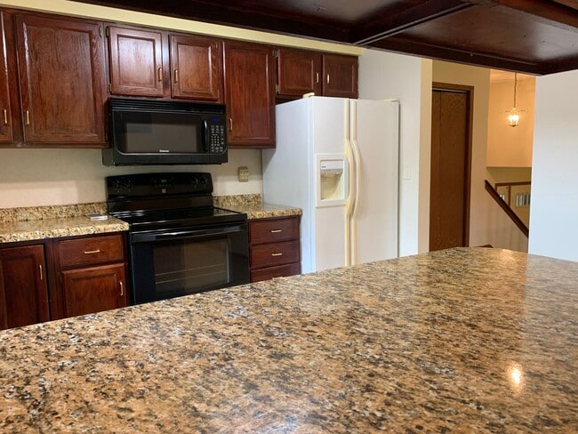 Building Photo - 3303 Eddy Ln