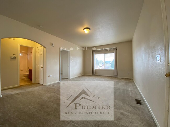 Building Photo - 9385 Trailside View