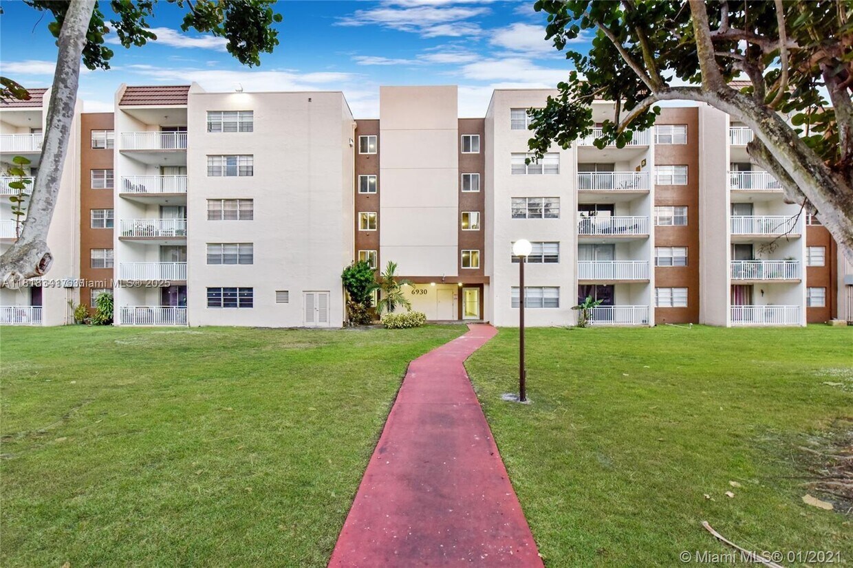 Primary Photo - 6950 Miami Gardens Dr