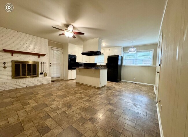 Foto del edificio - 3 Bed/2 Bath/2 Car Garage