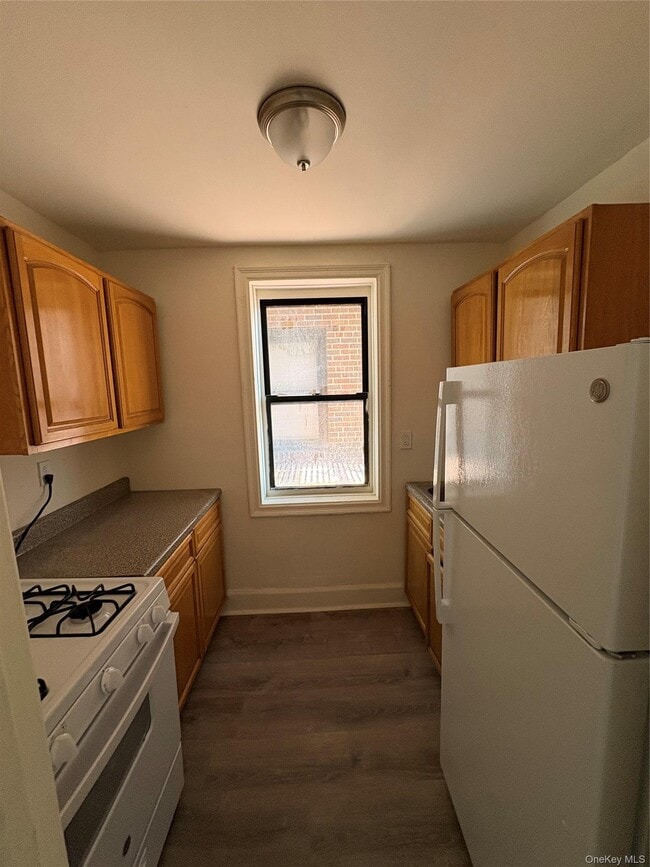 Building Photo - 30 Locust Hill Ave