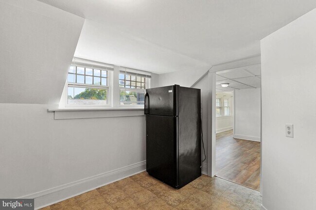 Building Photo - 104 N Layton Ave