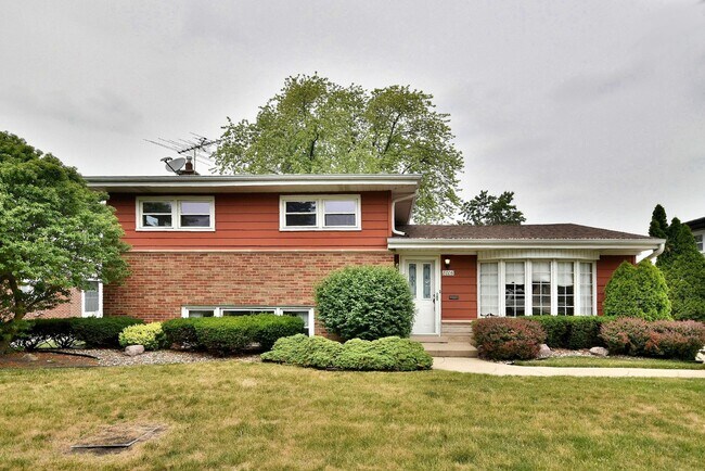 Foto del edificio - 8006 W Courtland Ave