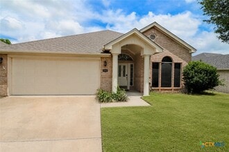 Building Photo - 2314 Kingsbury Dr